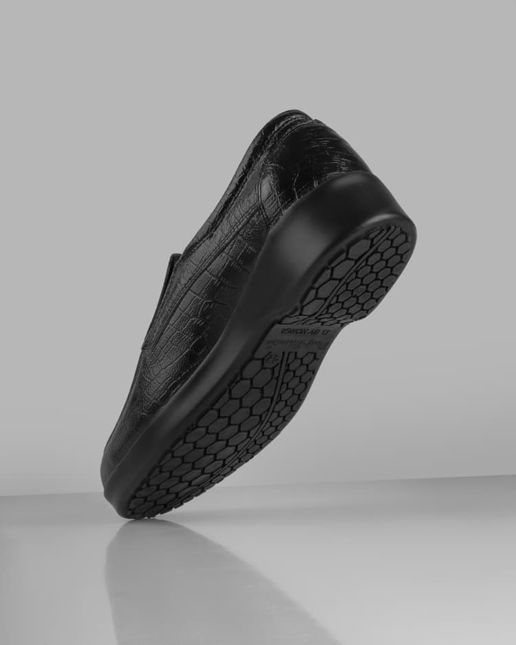 عکس کفش طبی مردانه مدل لوکا