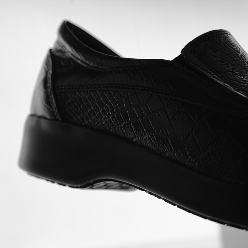 عکس کفش طبی مردانه مدل لوکا